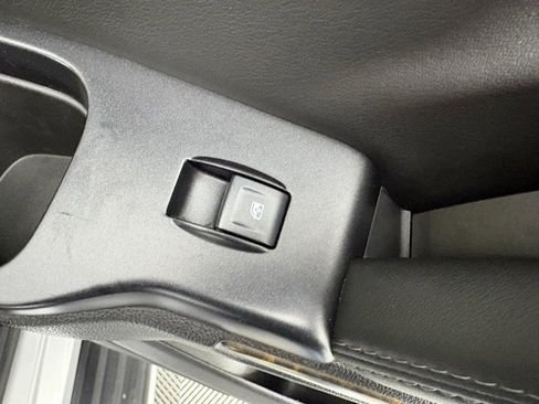 Used 2018 GMC Yukon Denali image 50