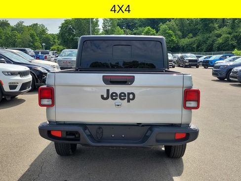 Used 2023 Jeep Gladiator Sport AWD/4WD image 5