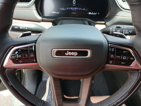 Used 2023 Jeep Grand Cherokee L Summit w/ Luxury Tech Group V AWD/4WD image 59
