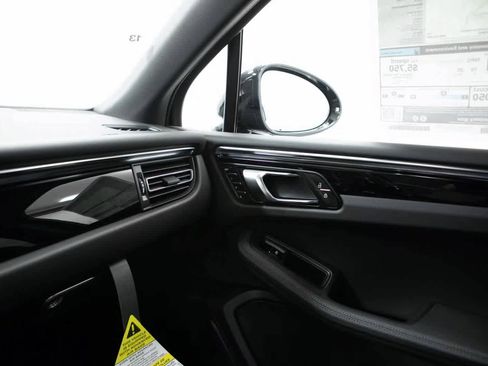 Certified 2025 Porsche Macan image 25
