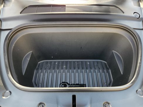 Used 2020 Tesla Model Y Long Range image 29