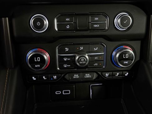 Used 2024 GMC Yukon AT4 image 19