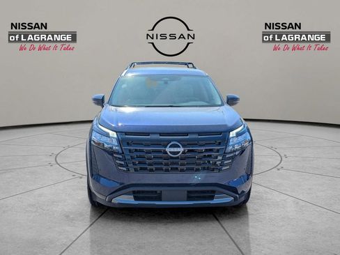 New 2026 Nissan Pathfinder SL image 2