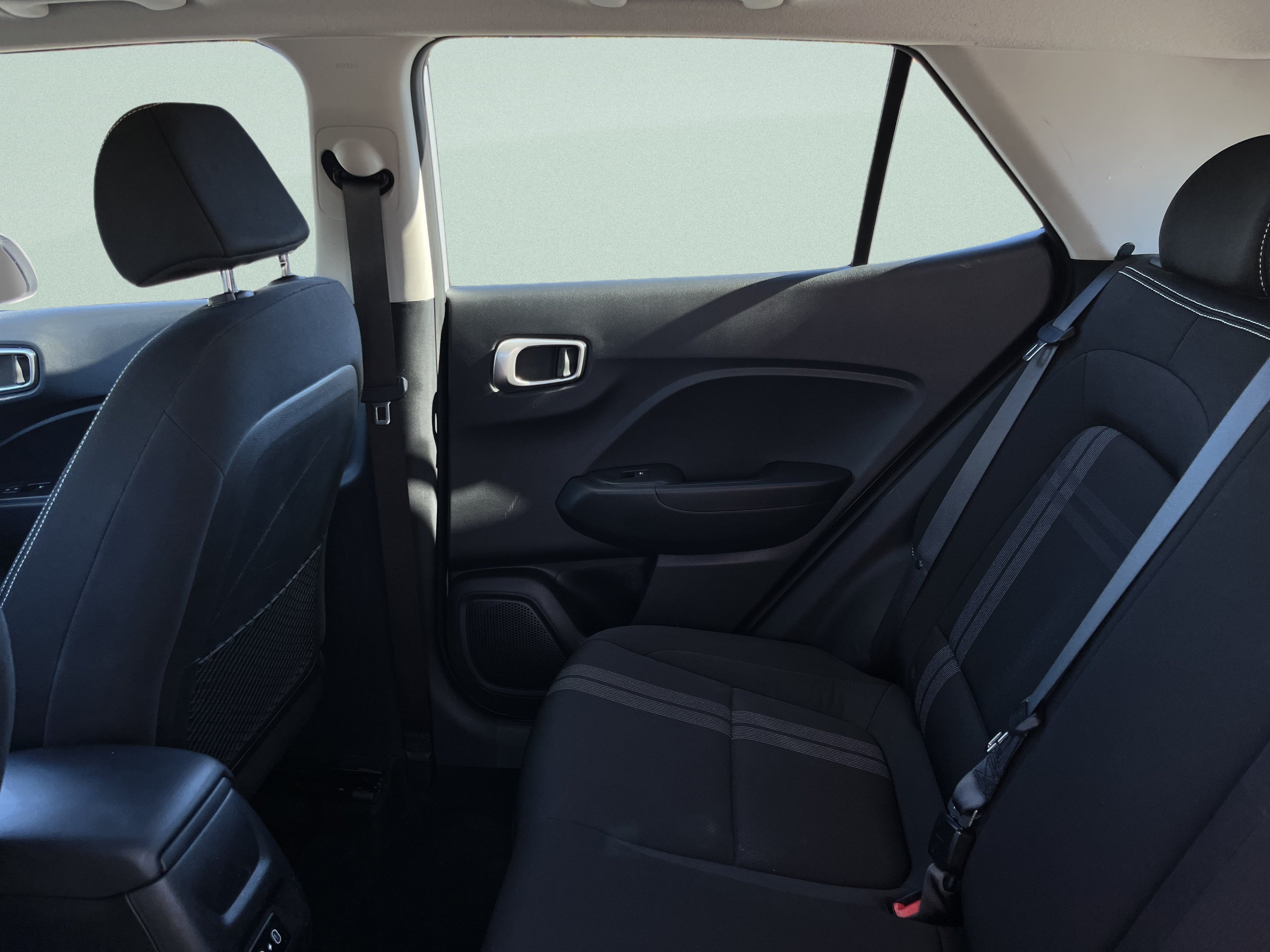 Used 2025 Hyundai Venue SEL FWD image 21