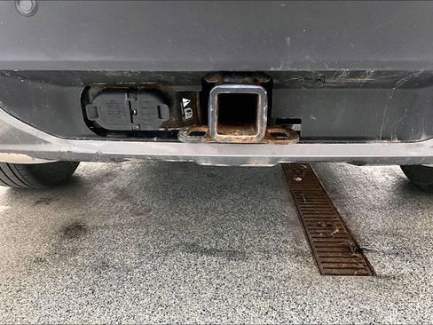 Used 2022 Ford Explorer XLT w/ XLT Sport Appearance Package image 25