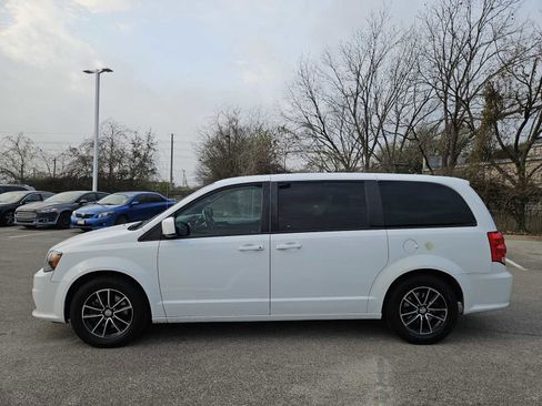 Used 2018 Dodge Grand Caravan GT image 4