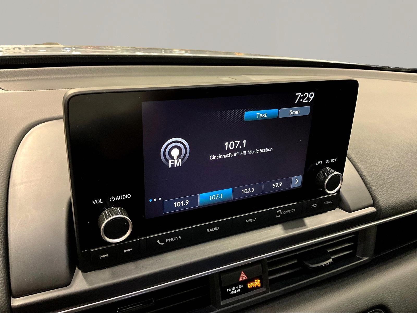 Used 2025 Honda Pilot Sport image 14