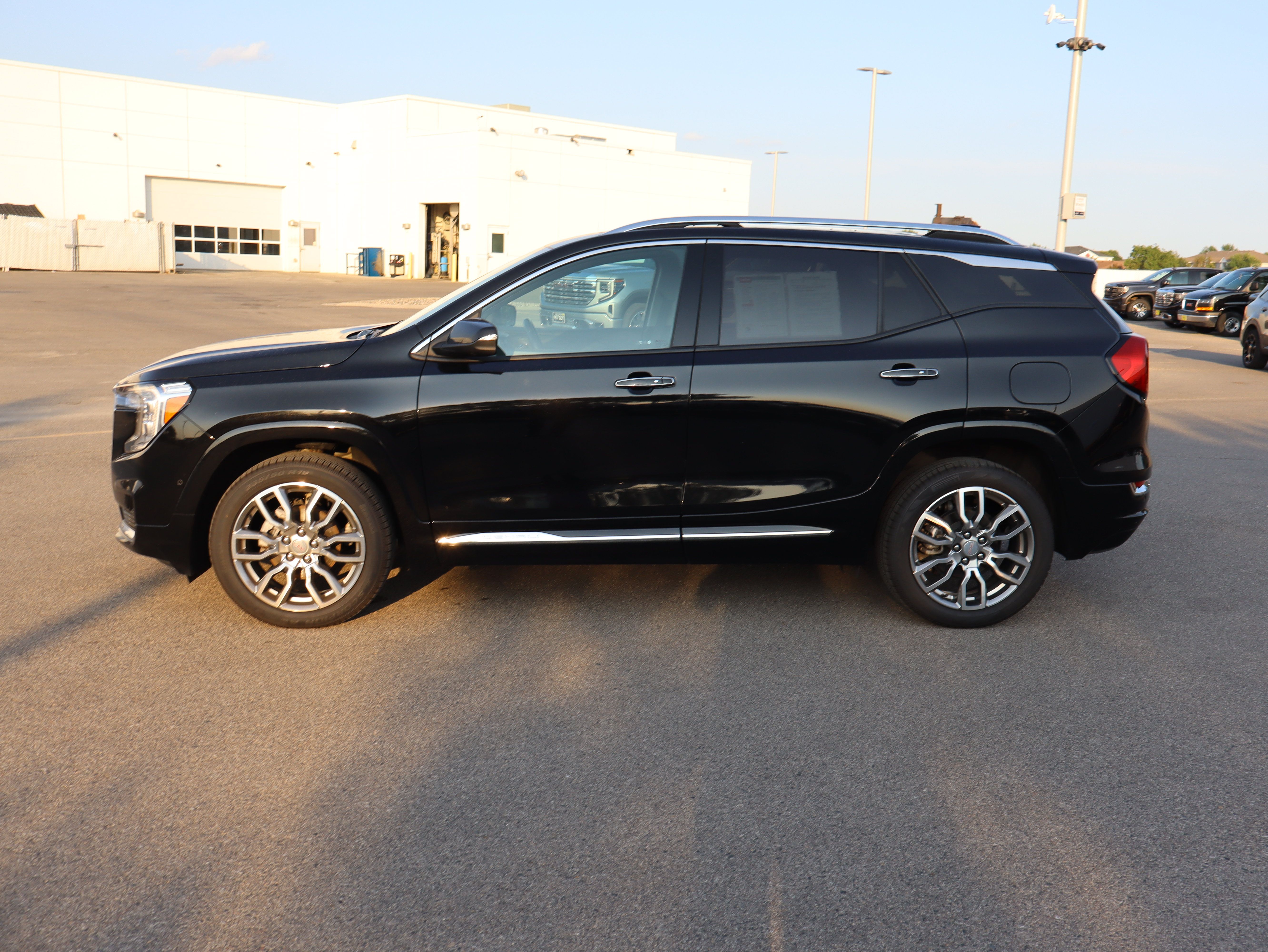 Certified 2022 GMC Terrain Denali w/ Denali Premium Package AWD/4WD image 4