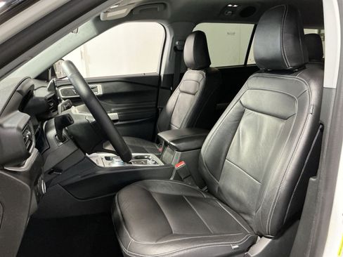 Used 2023 Ford Explorer XLT AWD/4WD image 14