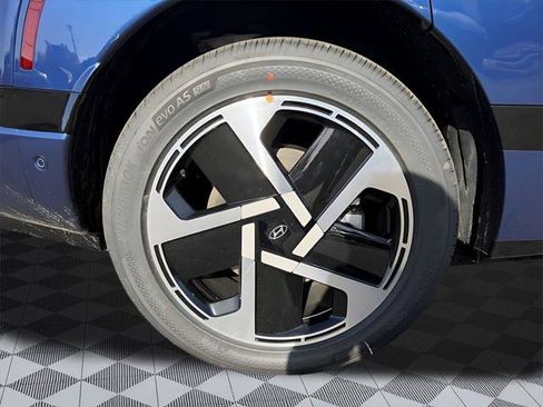 New 2026 Hyundai Ioniq 9 Calligraphy image 10