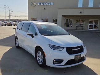 Used 2023 Chrysler Pacifica Touring-L video 1