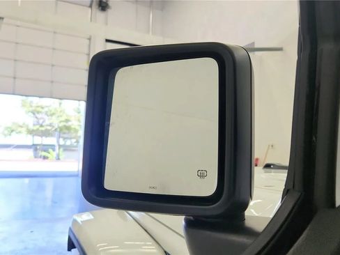 Used 2022 Jeep Wrangler Unlimited Sahara w/ Cold Weather Group AWD/4WD image 20