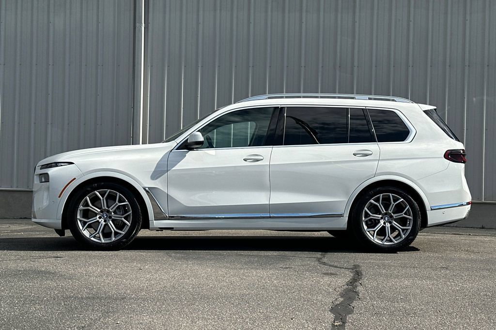 Used 2025 BMW X7 xDrive40i AWD/4WD image 10