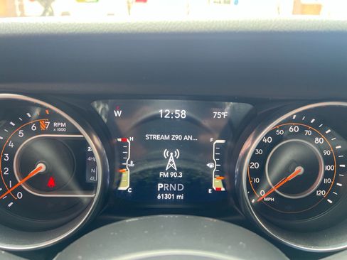 Used 2020 Jeep Gladiator Overland AWD/4WD image 18