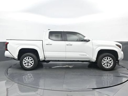 Used 2025 Toyota Tacoma SR5 AWD/4WD image 2