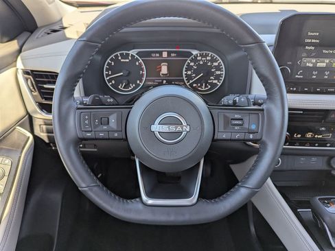 Used 2022 Nissan Rogue SL w/ SL Premium Package image 12