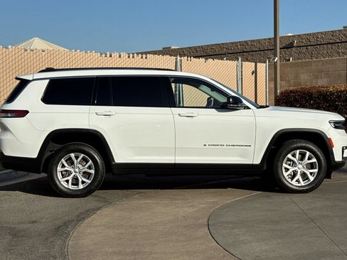Used 2022 Jeep Grand Cherokee L Limited AWD/4WD image 3