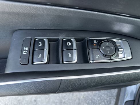 Certified 2024 Kia Sorento LX FWD image 15