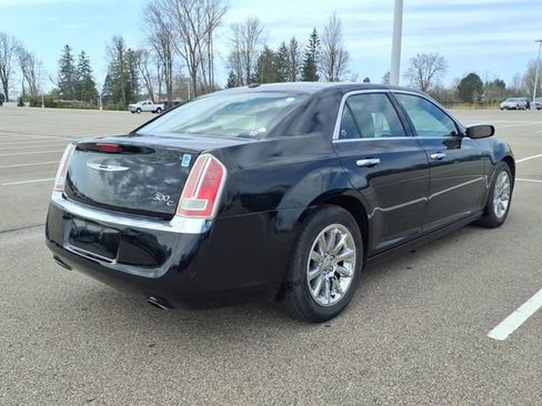 Used 2013 Chrysler 300 C RWD image 3