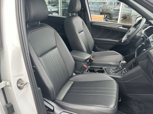 Certified 2022 Volkswagen Tiguan SE R-Line image 27