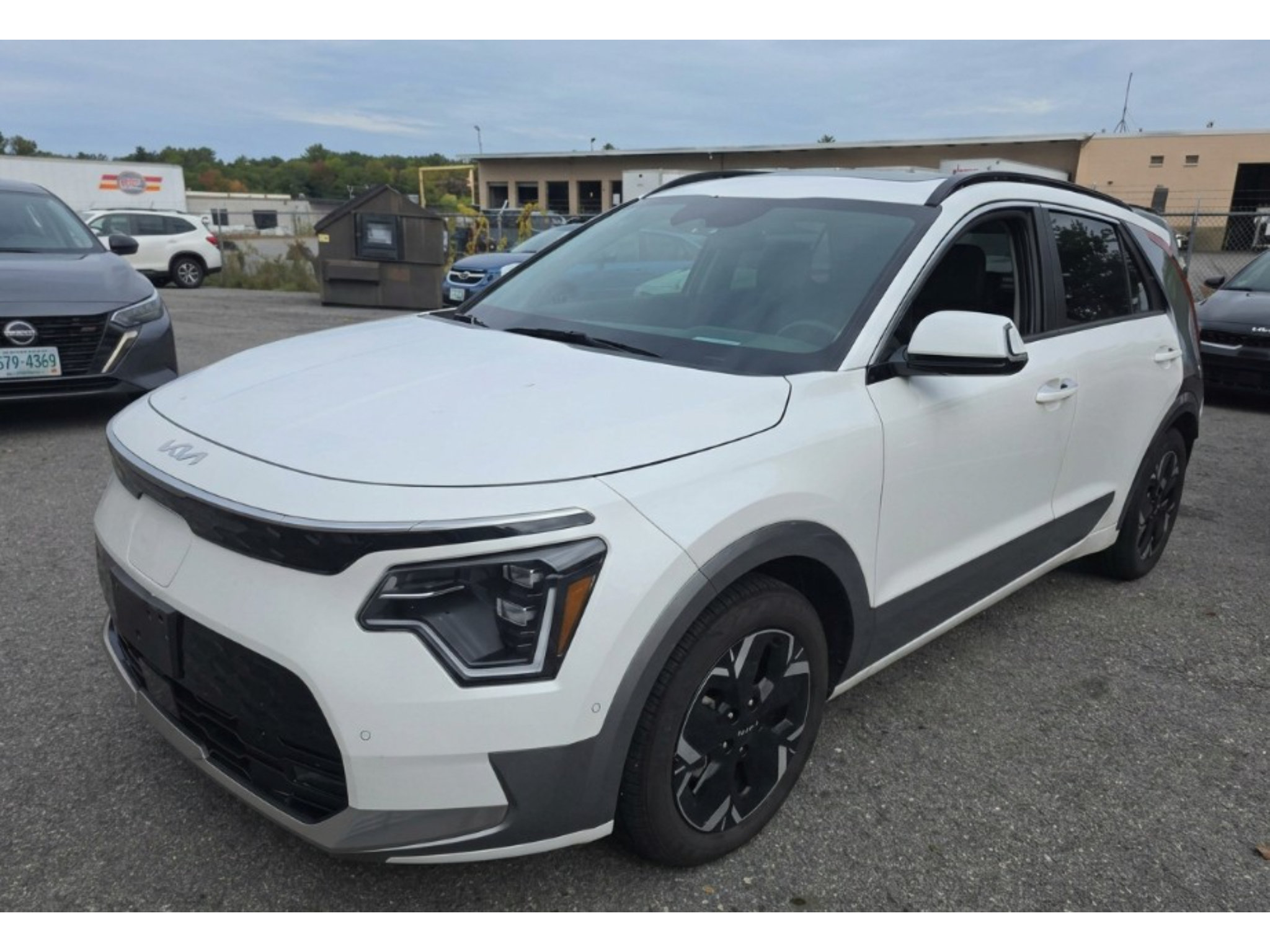 Used 2024 Kia Niro Wave w/ Wave Preserve Package FWD image 1