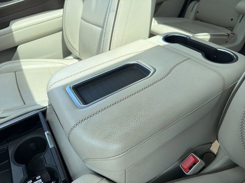 Used 2021 GMC Yukon Denali w/ Denali Premium Package AWD/4WD image 29