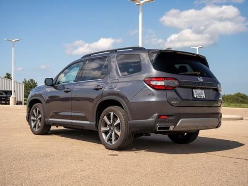 Used 2025 Honda Pilot Elite image 5