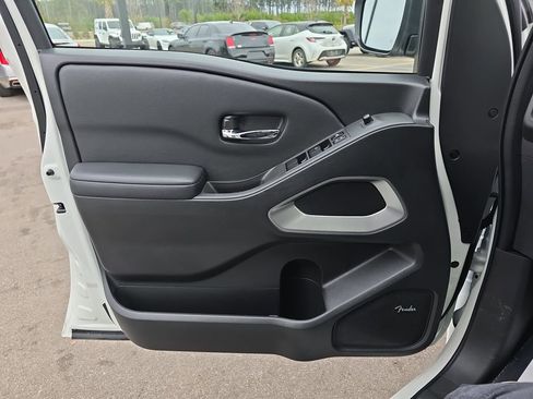 Used 2025 Nissan Frontier SV w/ SV Convenience Package image 29