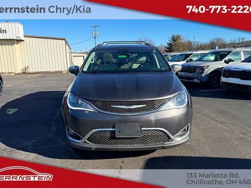 Used 2018 Chrysler Pacifica Limited w/ Tire & Wheel Group image 3