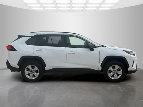 Used 2021 Toyota RAV4 LE image 3