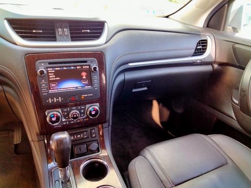 Used 2015 Chevrolet Traverse LT FWD image 17