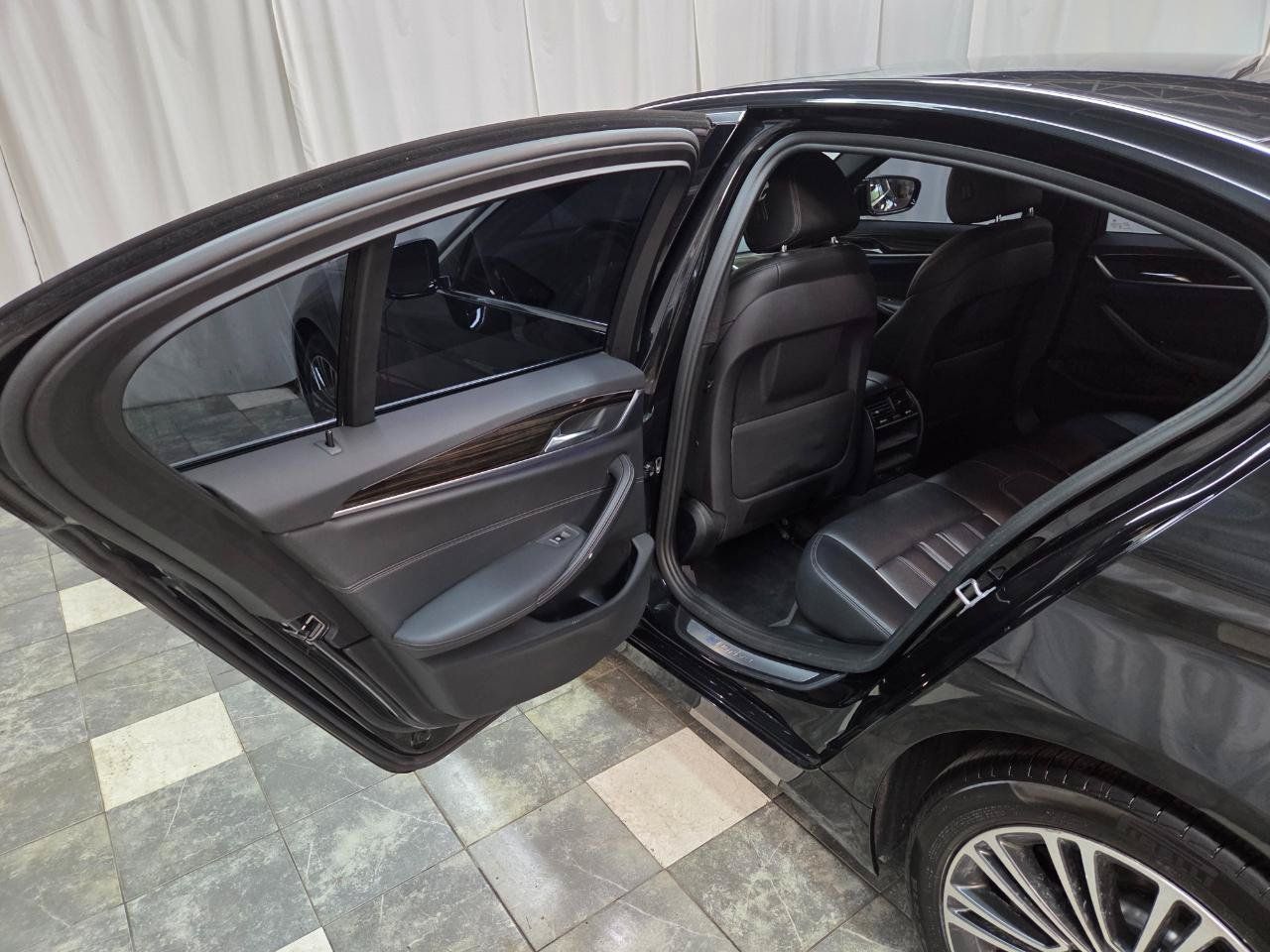 Used 2019 BMW 530e xDrive w/ Convenience Package AWD/4WD image 13