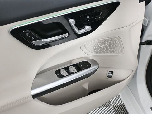 Used 2025 Mercedes-Benz C 300 Sedan image 7