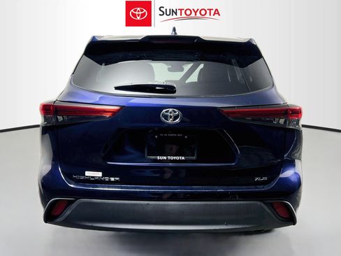 Used 2021 Toyota Highlander XLE FWD image 5