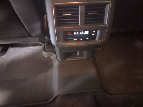 Used 2018 Volkswagen Atlas SE image 20