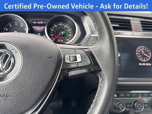 Used 2021 Volkswagen Tiguan SE w/ Panoramic Sunroof Package FWD image 18