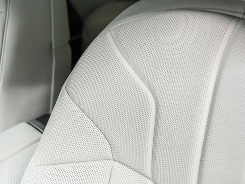 New 2026 BMW 740i w/ Premium Package image 25