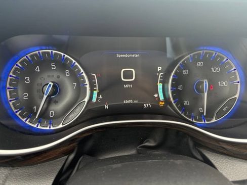 Used 2023 Chrysler Pacifica Limited FWD image 28