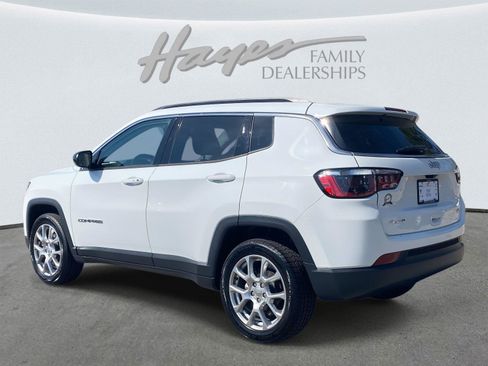 Certified 2022 Jeep Compass Latitude image 8
