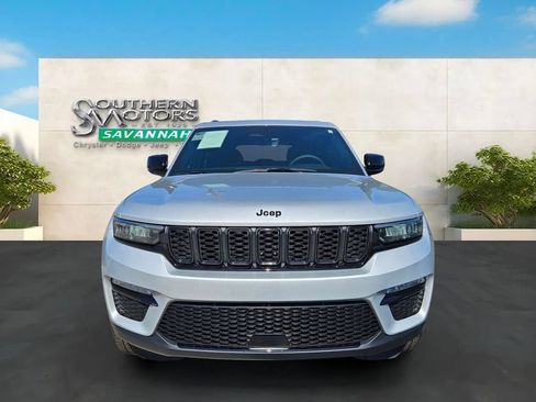 Used 2025 Jeep Grand Cherokee Limited w/ Black Appearance Package AWD/4WD image 8