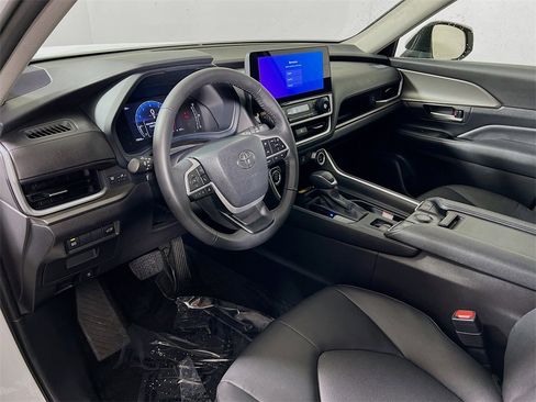 Certified 2025 Toyota Grand Highlander AWD image 10
