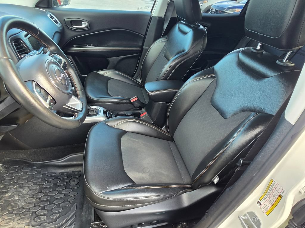 Used 2018 Jeep Compass Latitude FWD image 14