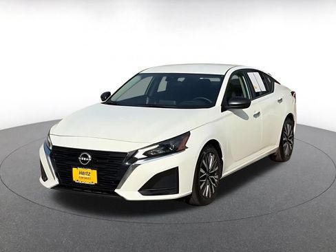 Used 2025 Nissan Altima 2.5 SV FWD image 7