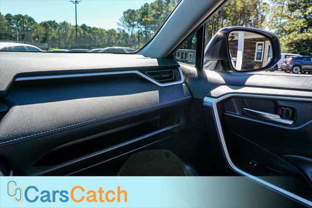 Used 2020 Toyota RAV4 XLE w/ Convenience Package FWD image 32