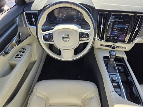 Used 2017 Volvo V90 T6 Cross Country image 12