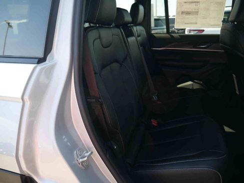 New 2025 Jeep Grand Cherokee Limited image 25