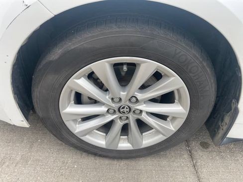 Used 2024 Toyota Corolla SE w/ SE Package FWD image 18