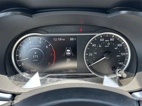 Used 2025 Nissan Versa SV w/ Trunk Package FWD image 31