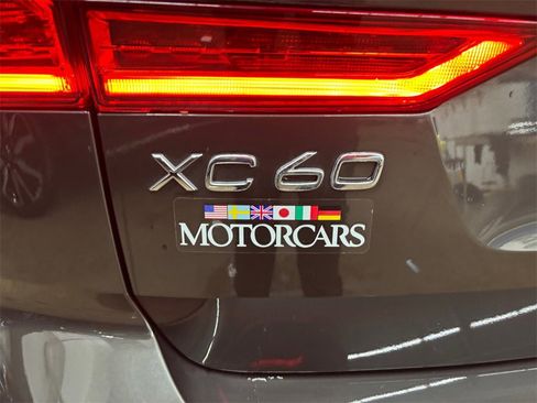 Used 2019 Volvo XC60 T8 Momentum w/ Premium Package image 31