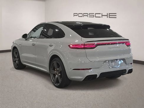 Certified 2023 Porsche Cayenne Turbo S AWD/4WD image 3